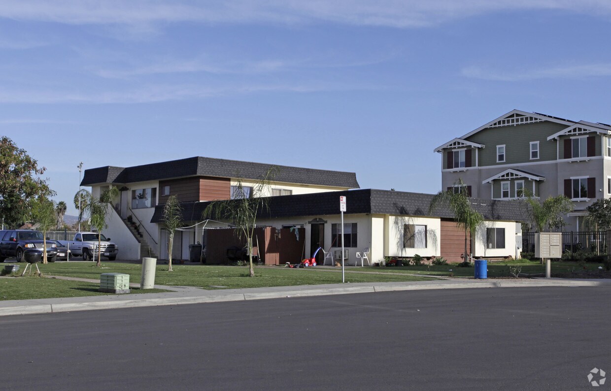 Foto principal - 726-732 Elder Pl