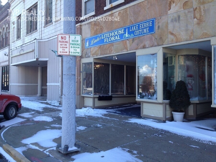 Commercial Storefront House for Rent in Lorain, OH