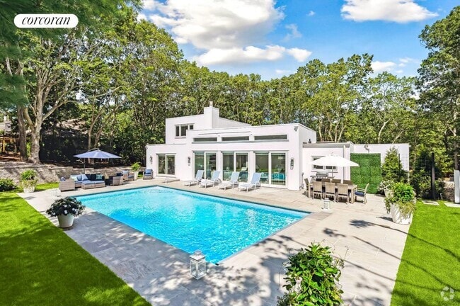 Building Photo - 45 Peconic Hills Dr
