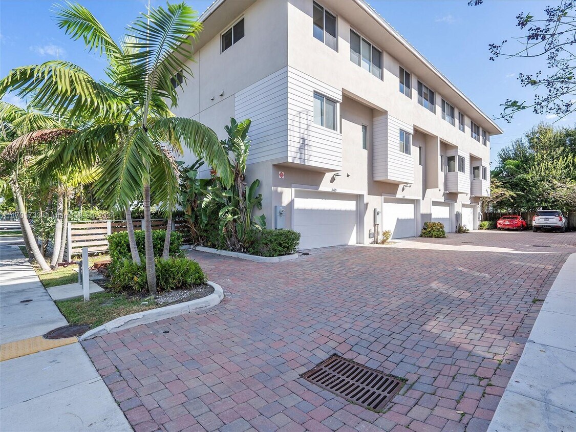 Foto principal - 632-632 NE 12th Ave