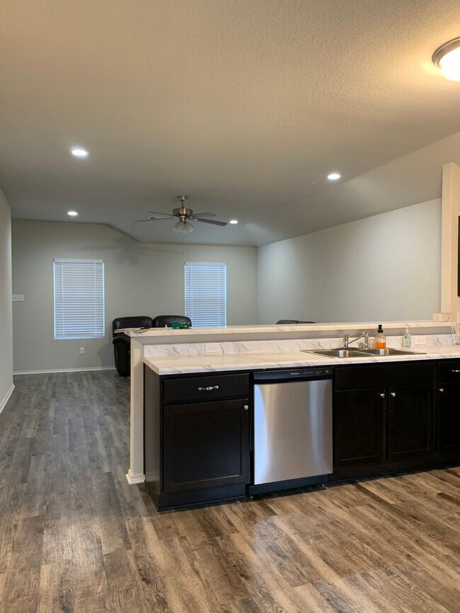 Foto del edificio - Newer 3bed/2bath home in VALLEY VIEW SCHOOL district.