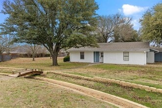 Building Photo - 102 Bowie Cove