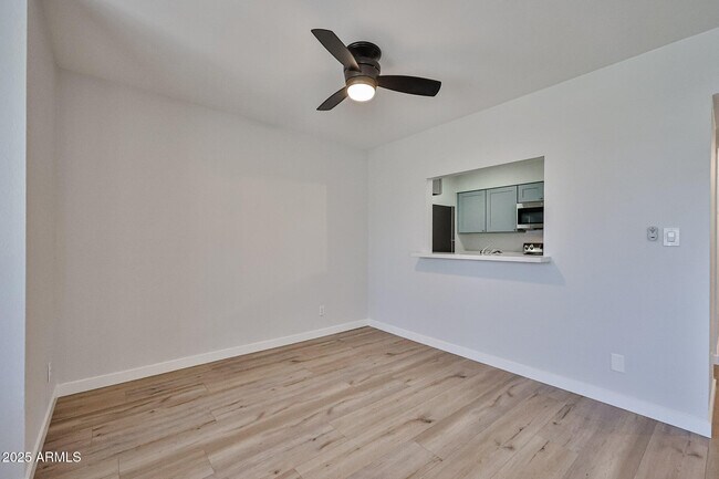 Foto del edificio - 240 Old Litchfield Rd