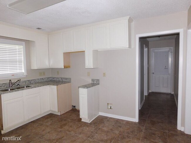 Foto del edificio - 4 br, 2.5 bath House - 4663 Meadow Cliff Dr