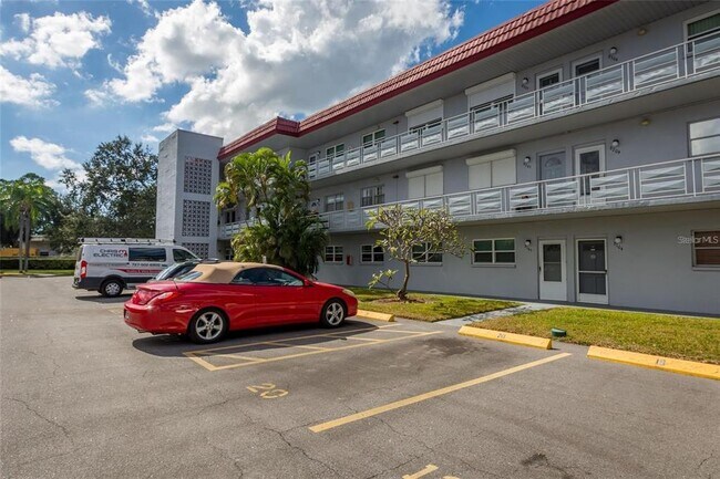 Foto del edificio - 5660 80th St N