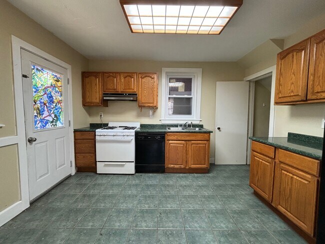 Foto del edificio - 1512 Maple Ave