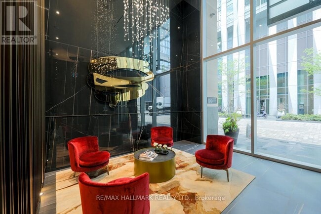 Photo du bâtiment - 11-4711 Yorkville Ave