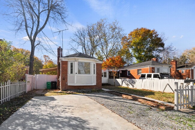 Foto del edificio - 2419 Sheridan St