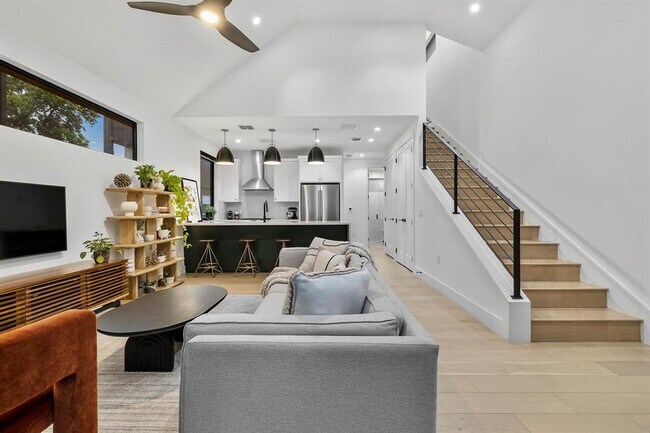 Foto del edificio - 1412 E 3rd St