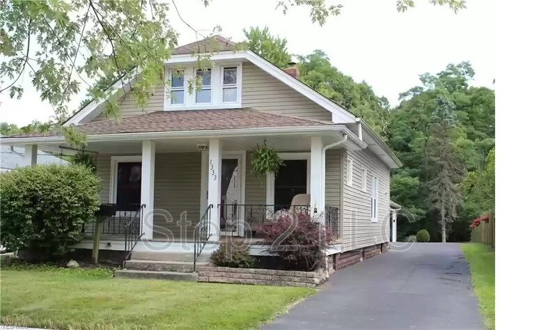 Primary Photo - 1333 Caryl Dr