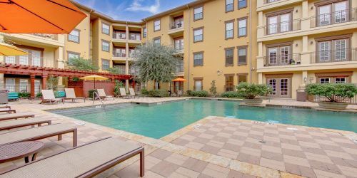 Building Photo - 11605 Lago Vista W