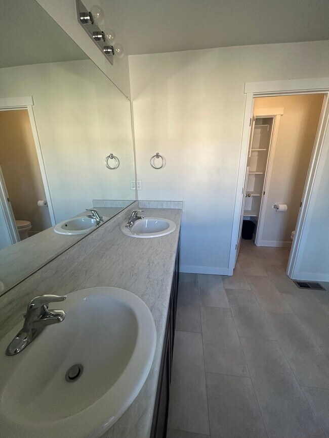 Foto del edificio - 1046 360 S