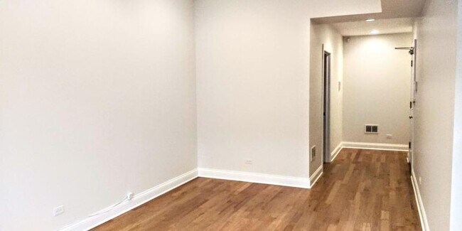 Foto del edificio - 4 bedroom in Chicago IL 60657