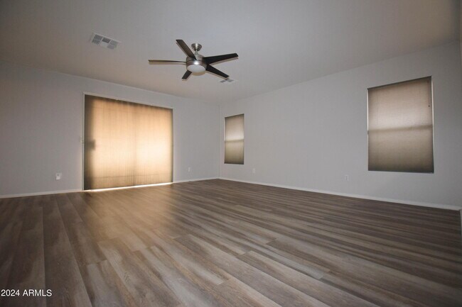 Foto del edificio - 2797 E Mineral Park Rd