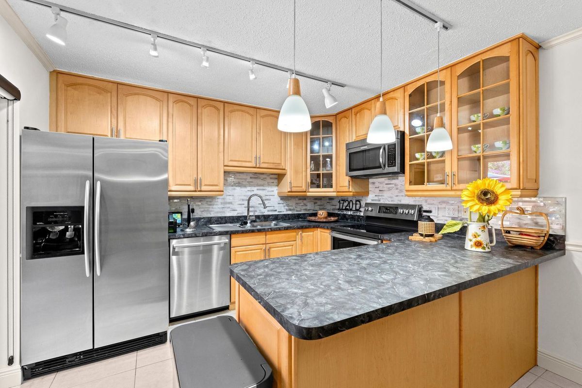 Primary Photo - 1720 Forest Lakes Cir