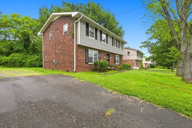 Foto del edificio - Charming 2-Story Bellevue Townhome in Nashville