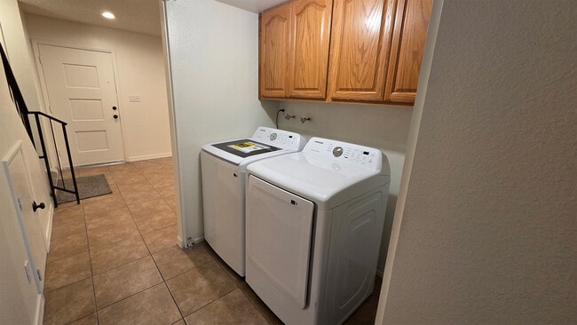 Building Photo - 6521 S La Corta Dr