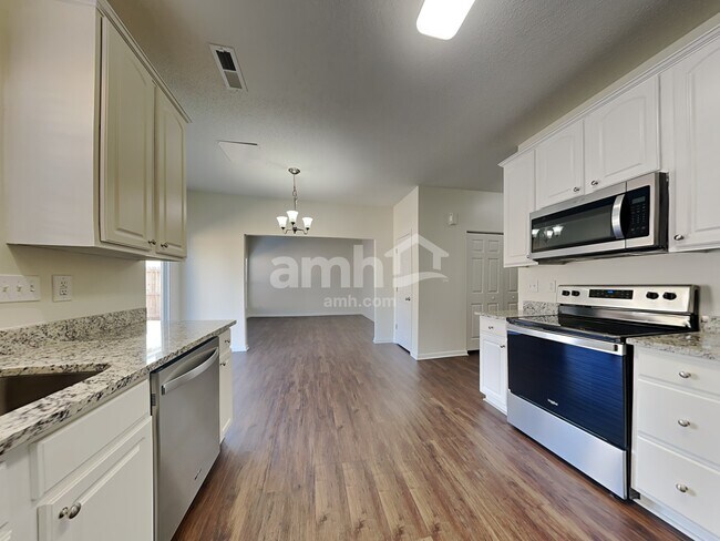 Building Photo - 215 Creekview Dr