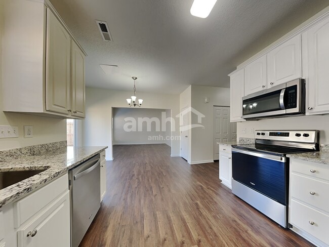 Foto del edificio - 215 Creekview Dr