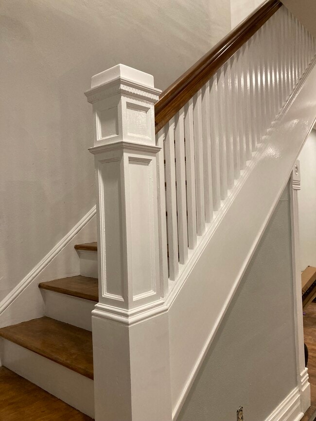 Building Photo - 324 E Commercial St