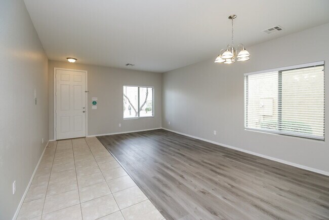 Foto del edificio - 153 E Dry Creek Rd