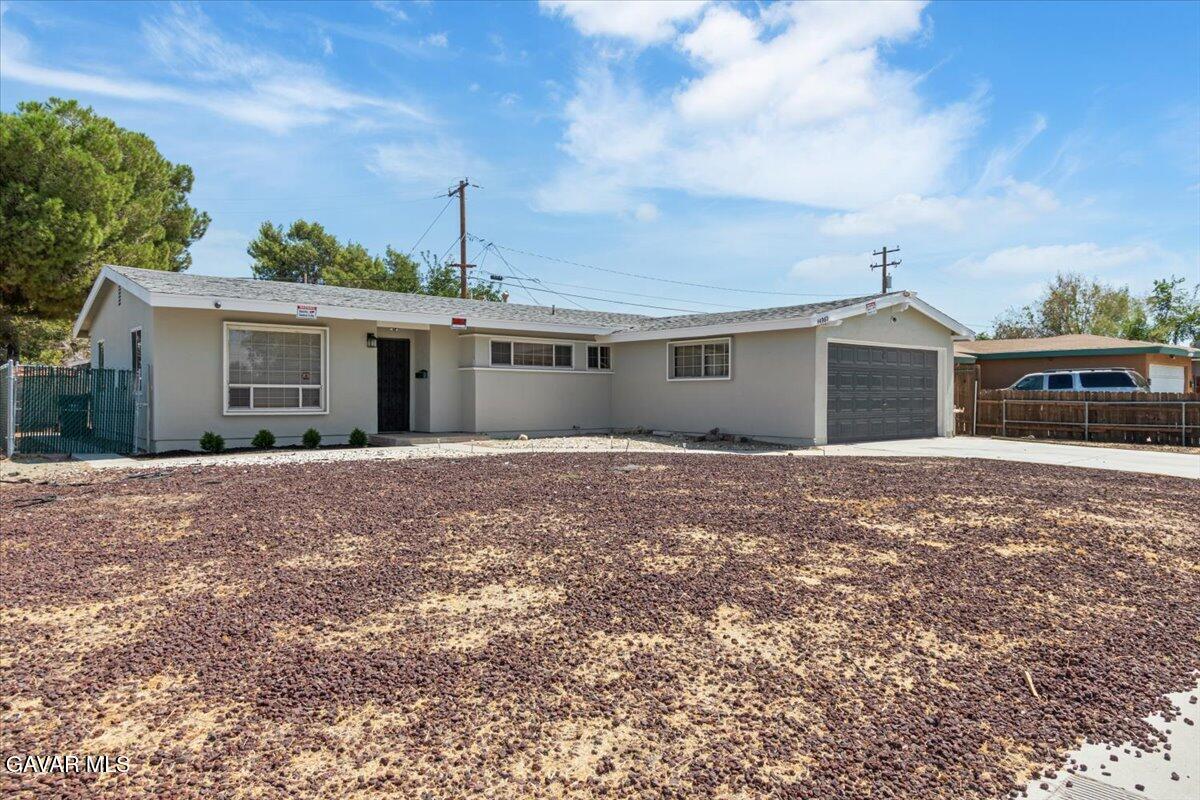 Foto principal - 44960 E 3rd St
