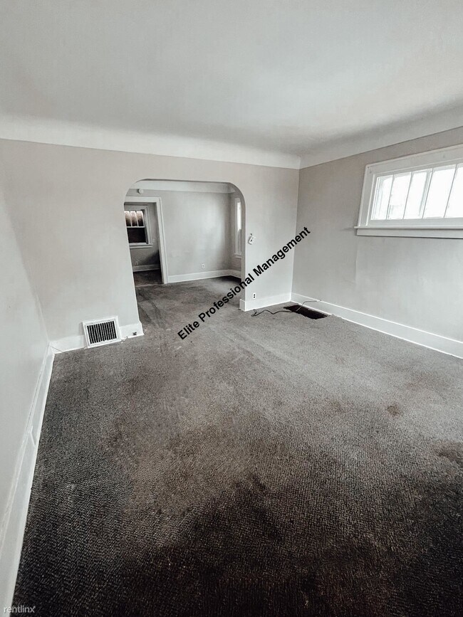 2 br, 1 bath House 521 E Marengo Ave House Rental in Flint, MI