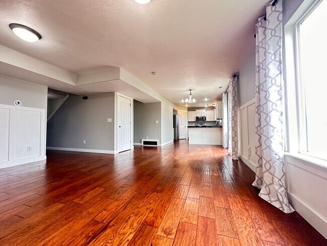 Building Photo - Amazing Lakeview Home in Lehi!