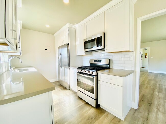 Kitchen - 727 Owen Dr