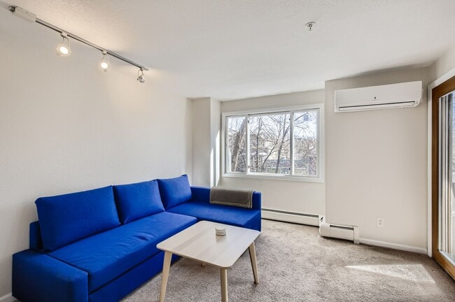 Building Photo - Lovely Pearl St. Condo 1 BDR/1 BA Downtown Boulder