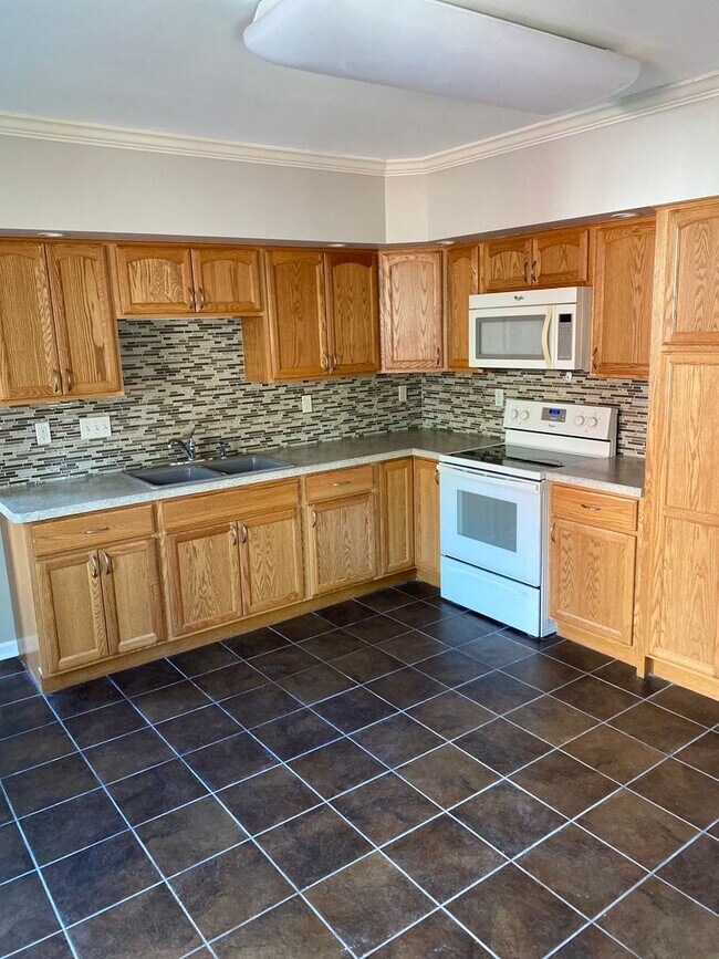 406408 Railroad Ave Unit 406 Railroad Ave 1st Floor, Scranton, PA