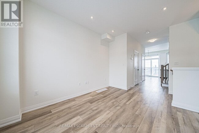 Building Photo - 120 Court Dr