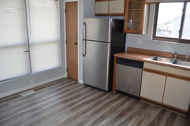 Foto del edificio - 2451 N Knoll Dr