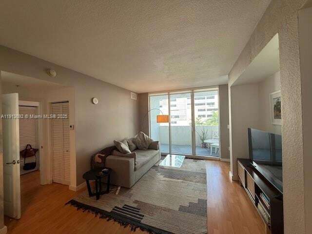 Foto del edificio - 500 NE 29th St