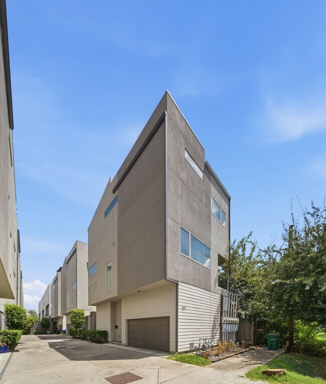 Foto del edificio - 1221 W 17th St