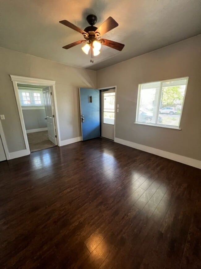 Foto del edificio - 3 Bedroom House on Jefferson St Near Downt...