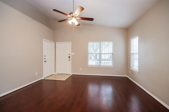 Foto del edificio - 21227 Peachvine Ln