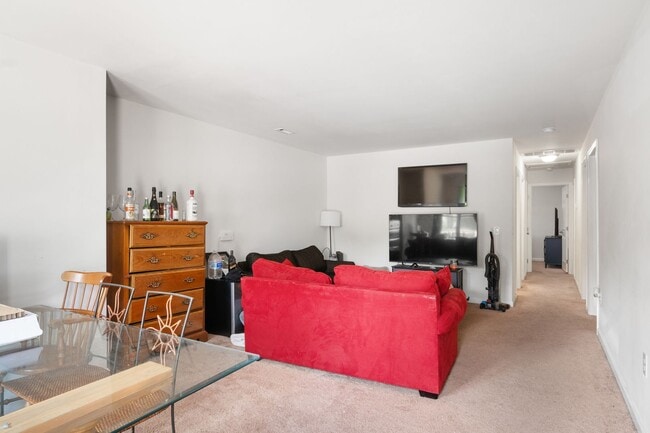 Foto del edificio - 1313 Giles Rd