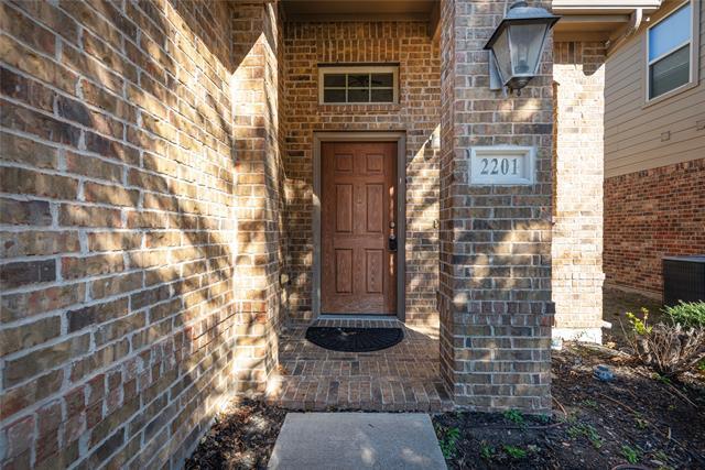 Building Photo - 2201 Willard Dr