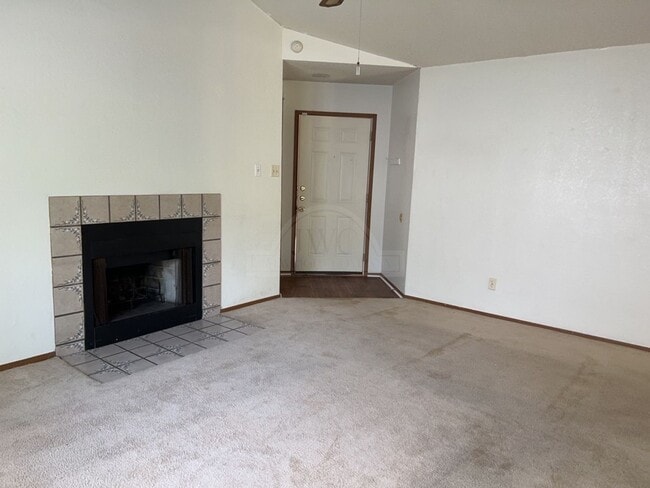Building Photo - 2019 Dickens Dr