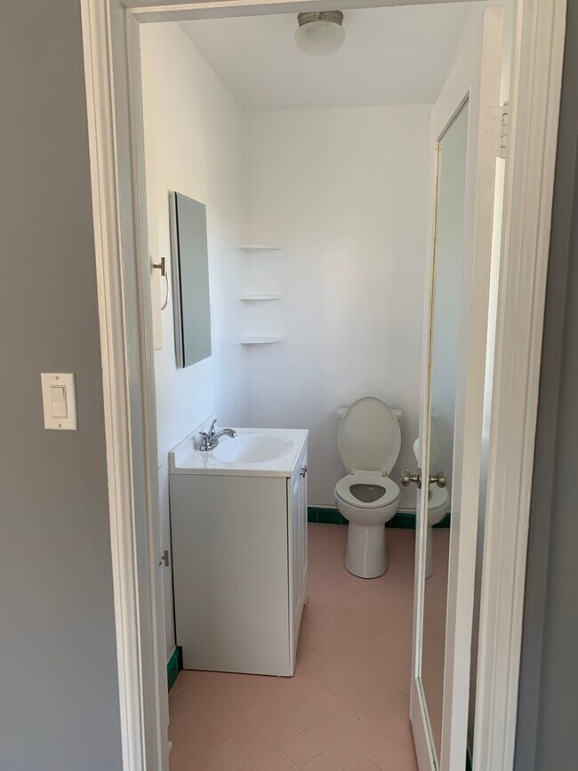 1/2 bathroom - 607 N Adams St