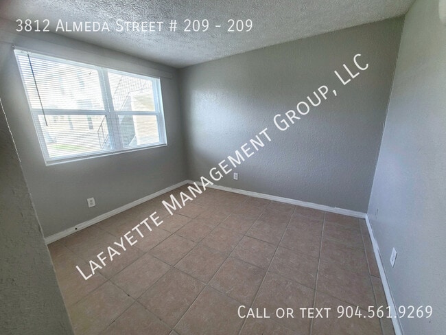 Building Photo - 3812 Almeda St