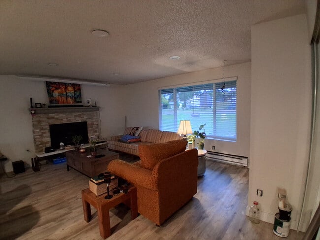 Building Photo - 346 NW Dory Dr