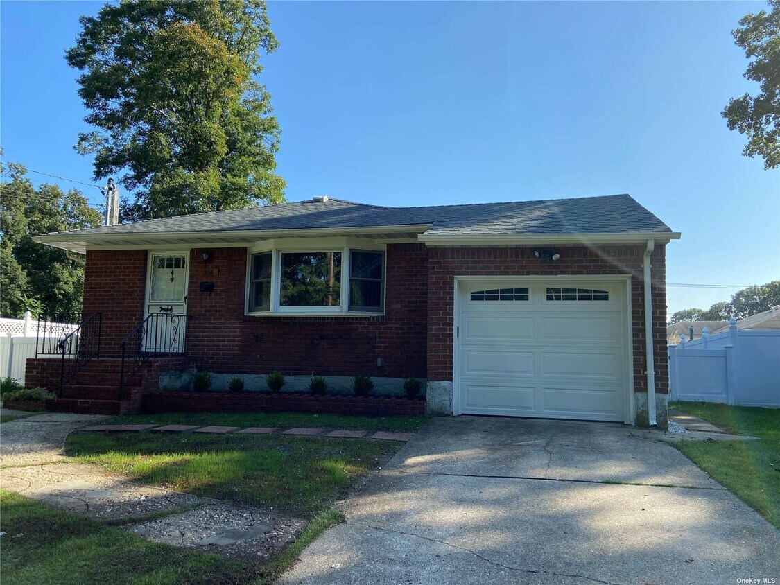 206 S Park Dr, Massapequa, NY 11758 House Rental in Massapequa, NY