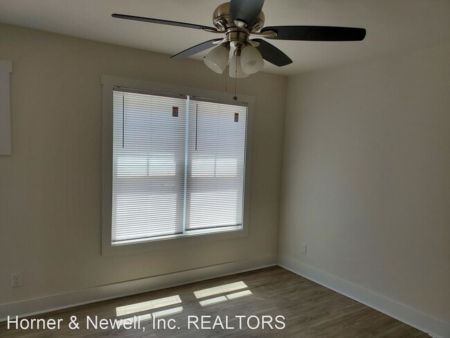 Building Photo - 2 br, 1.5 bath House - 203 North Dillard S...