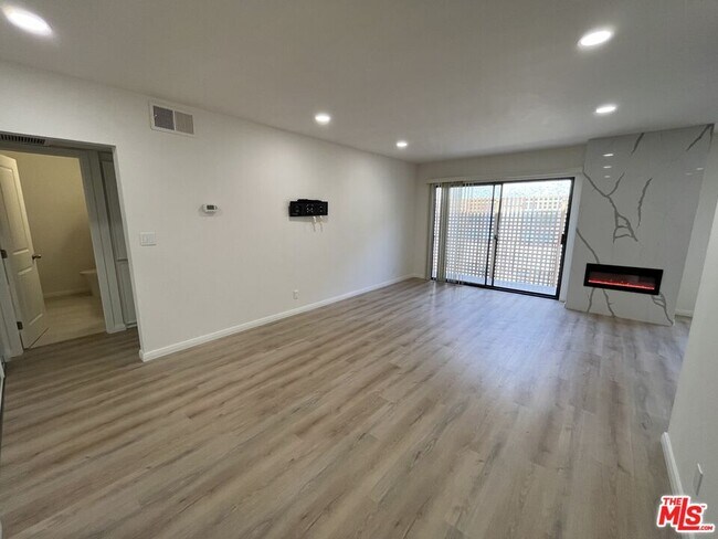 Building Photo - 1750 Camino Palmero St