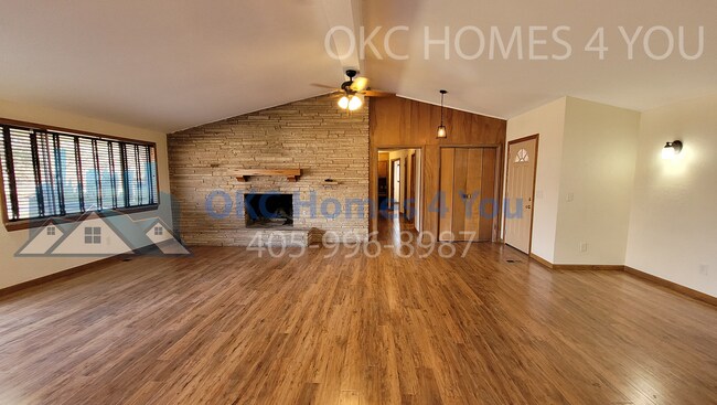 Foto del edificio - Large mid-century modern in Bush Hills 4th Addition - 3 bed, 3 bath!