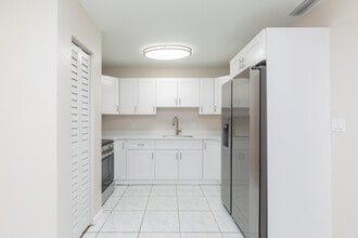 Building Photo - 7750 SW 10th Ct