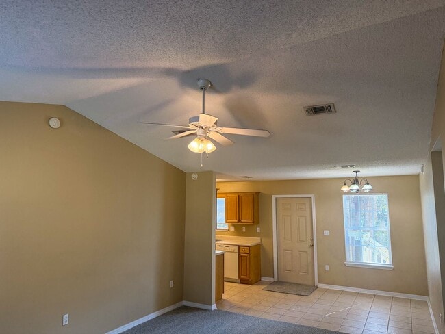 Building Photo - 3/2 Move-in Ready