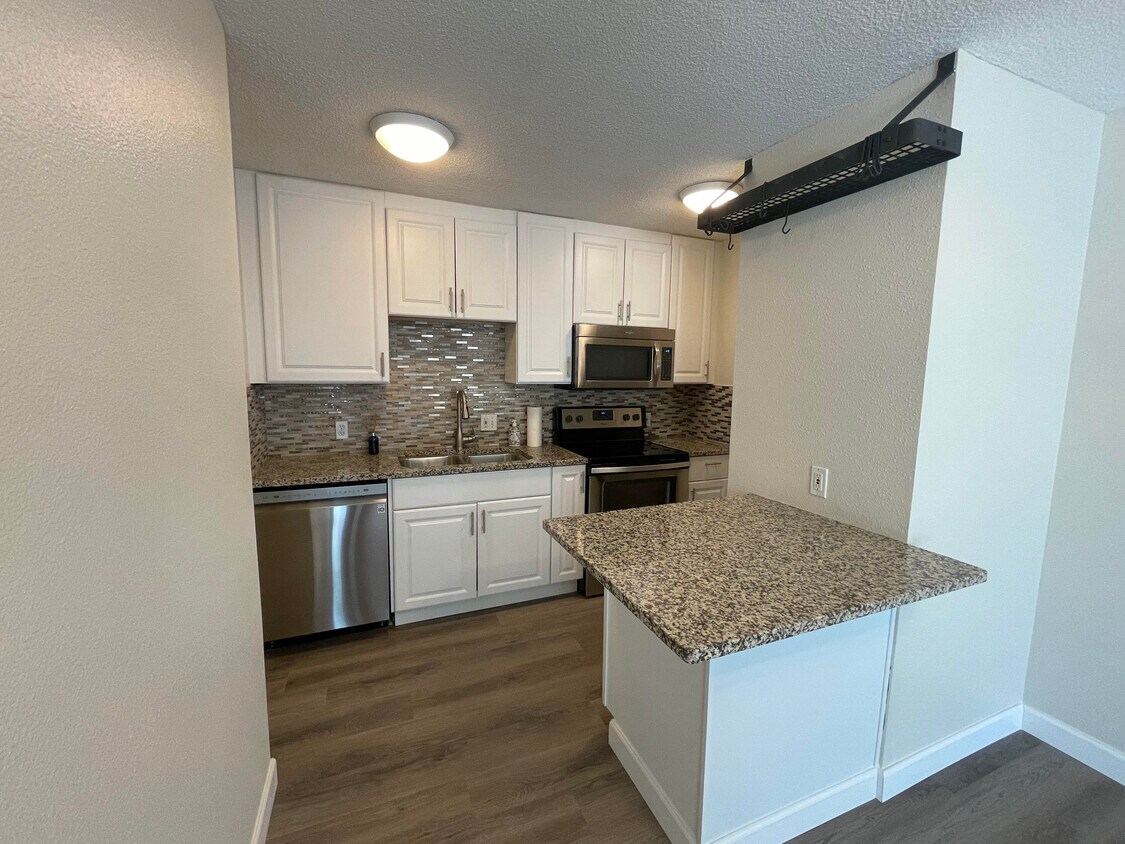 Foto principal - 2500 S York St